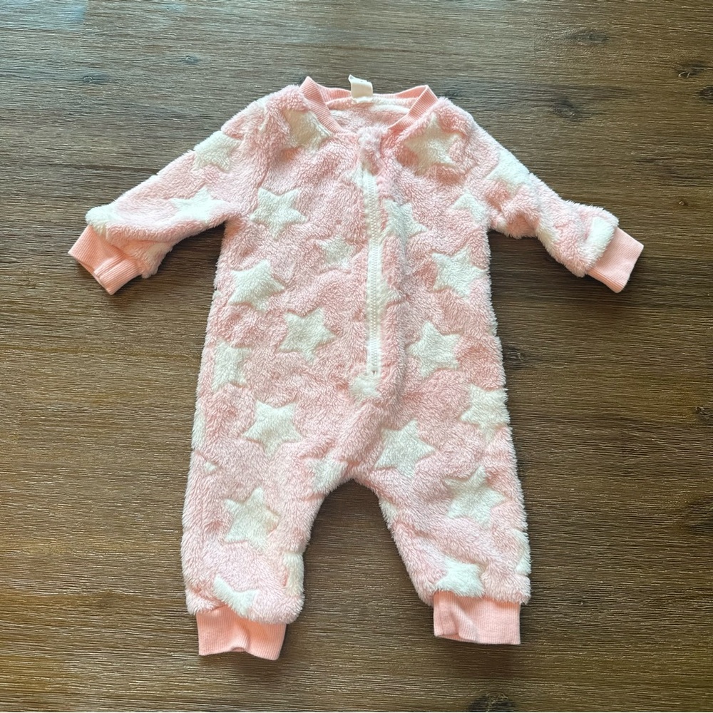 4/20$ SHEIN Pink and White Star Fleece Baby One Piece Romper size 3-6 months